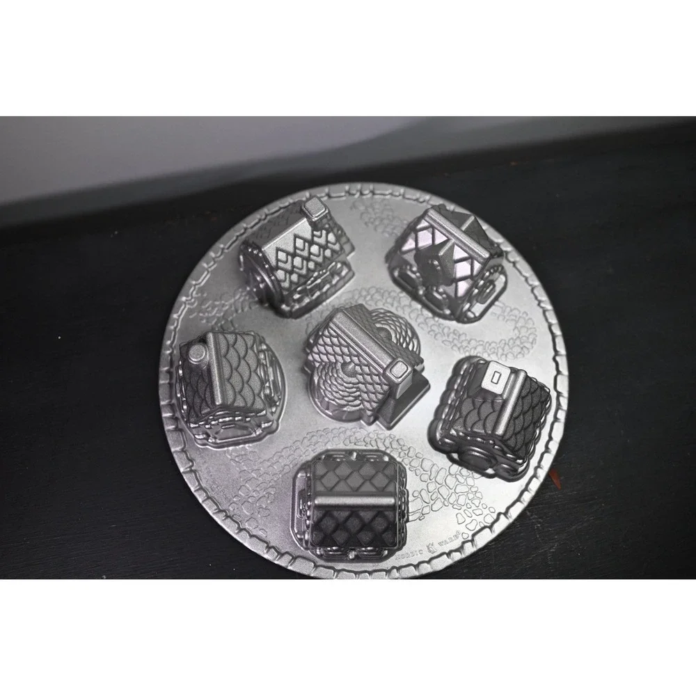 Nordic Ware Cozy Village Cast Aluminum 6 Cup Baking Pan Cake Pan USA Silver